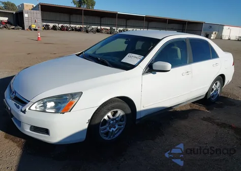 2006 Honda Accord 2.4 Lx z USA, uszkodzony, nr VIN 1HGCM56476A024034